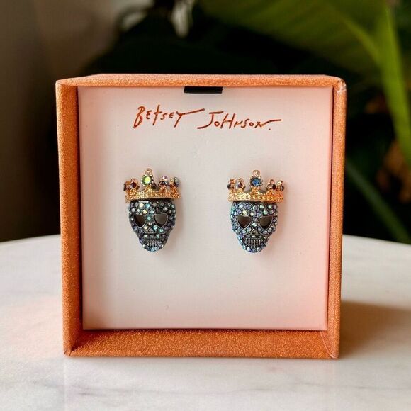 NWT Betsey Johnson Gold Crown Skull Earrings - Picture 2 of 3